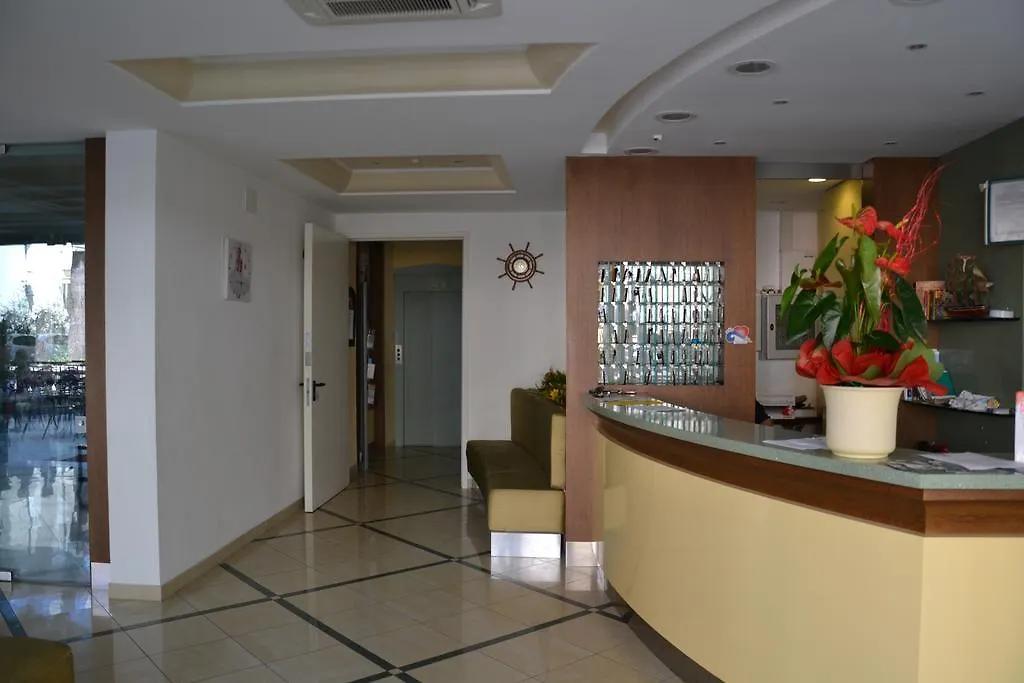 Hotel Ariston Мизано-Адриатико 3*,
